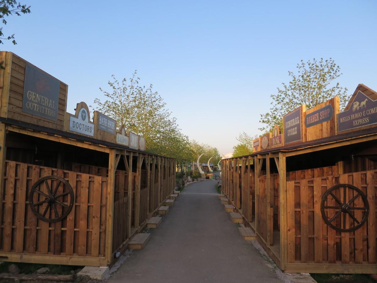 Adventurer's Village Milton Keynes Eksteriør bilde